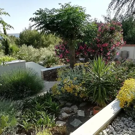 New With Private Path To Sea-mirko Apartment *